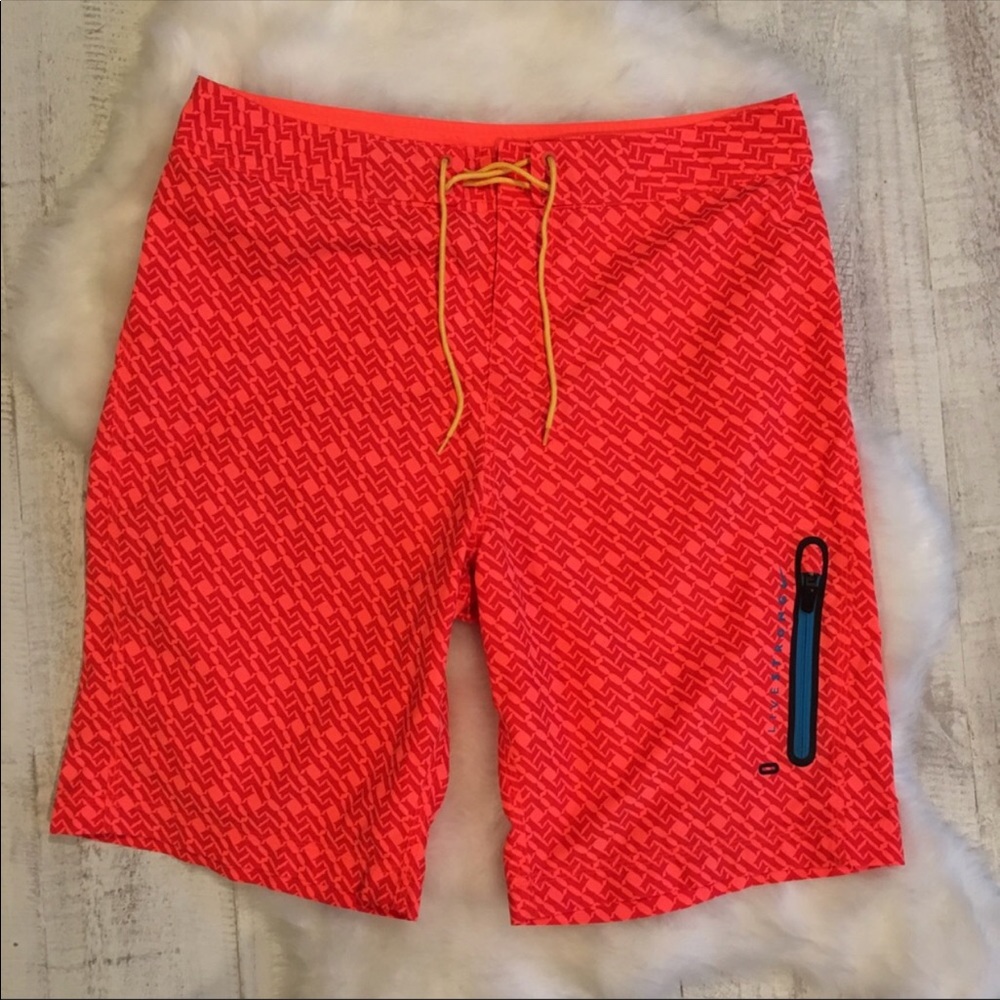 Nike LiveStrong Board Short - Size M 32